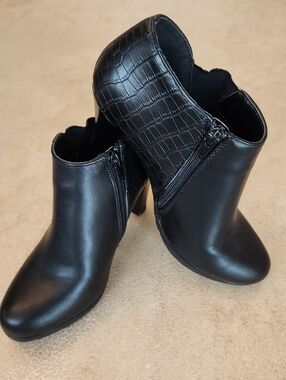 Whitmt. Women's  Faux-Leather Ankle Booties with Croc-Texture Panel Black SZ 7.5